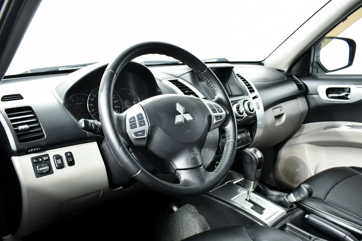 Mitsubishi Pajero Sport, Черный, 2013, Автоматическая, 178 л.с., цена от 1 199 900 руб.