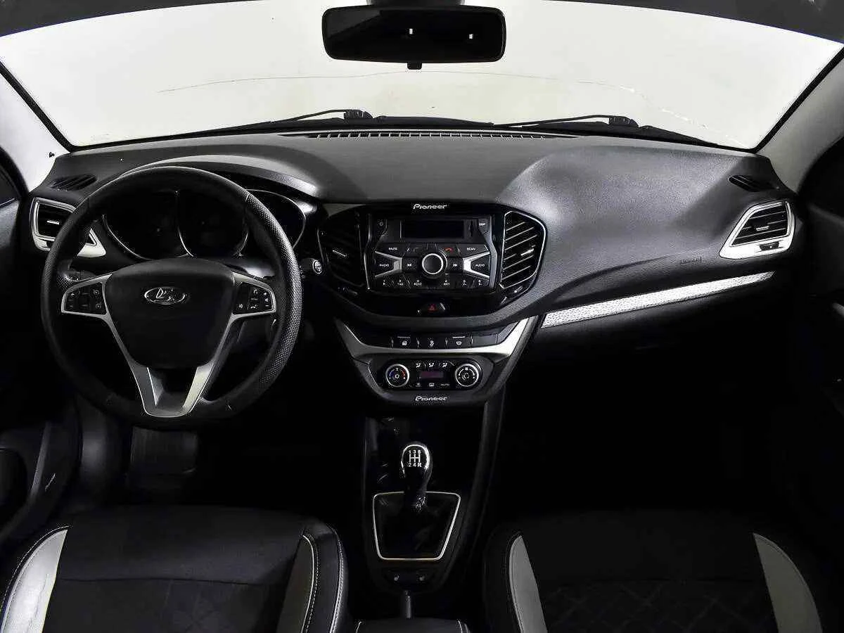 LADA Vesta SW Cross, Серебряный, 2019, Механическая, 106 л.с., цена от 701 000 руб.