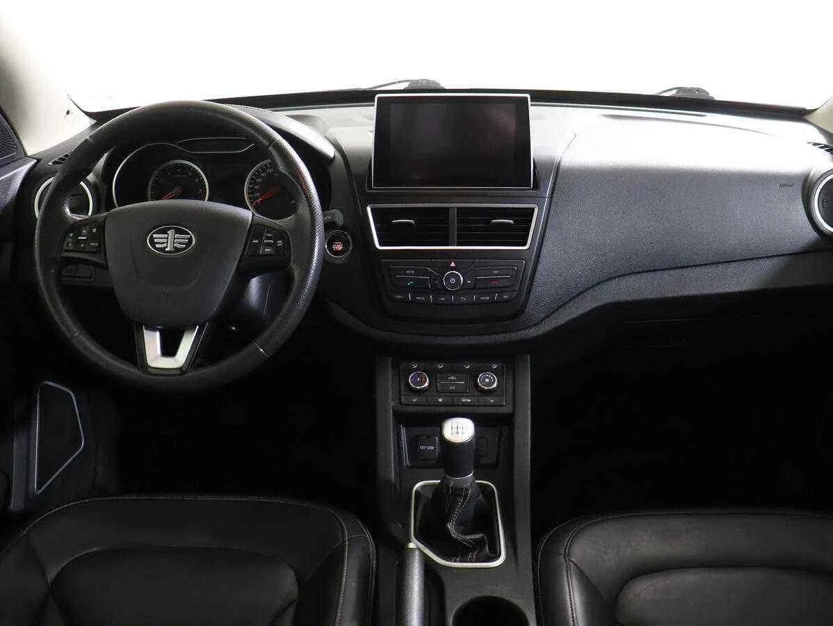 FAW Besturn X40, Белый, 2019, Механическая, 108 л.с., цена от 1 180 000 руб.