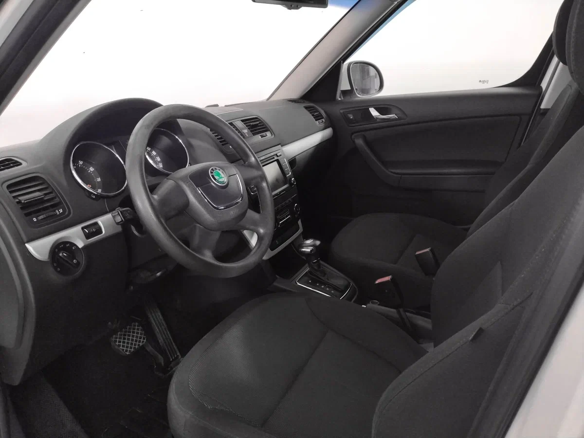 Skoda Yeti, Белый, 2012, Робот, 105 л.с., цена от 464 000 руб.