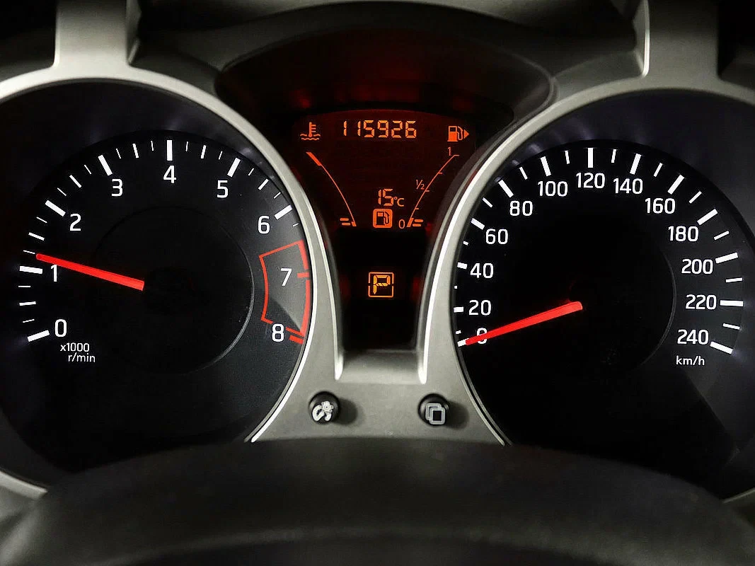 Nissan Juke, Серый, 2011, Вариатор, 190 л.с., цена от 485 000 руб.