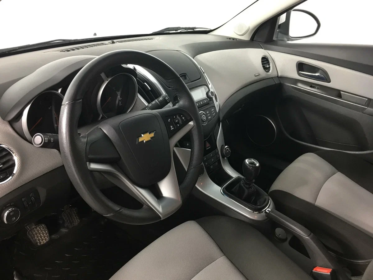 Chevrolet Cruze, Белый, 2014, Механическая, 109 л.с., цена от 590 000 руб.