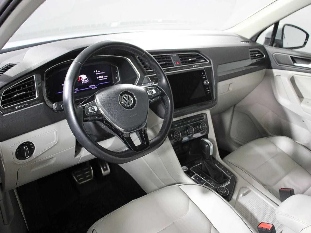 VOLKSWAGEN TIGUAN, Белый, 2019, Робот, 220 л.с., цена от 2 128 000 руб.