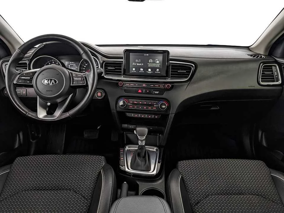 KIA CEED, Белый, 2018, Робот, 140 л.с., цена от 1 136 000 руб.
