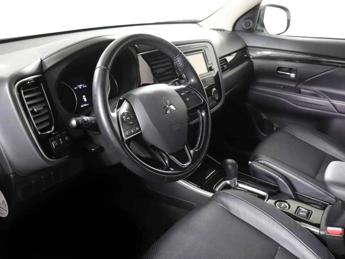 Mitsubishi Outlander, Белый, 2018, Вариатор, 146 л.с., цена от 1 289 000 руб.