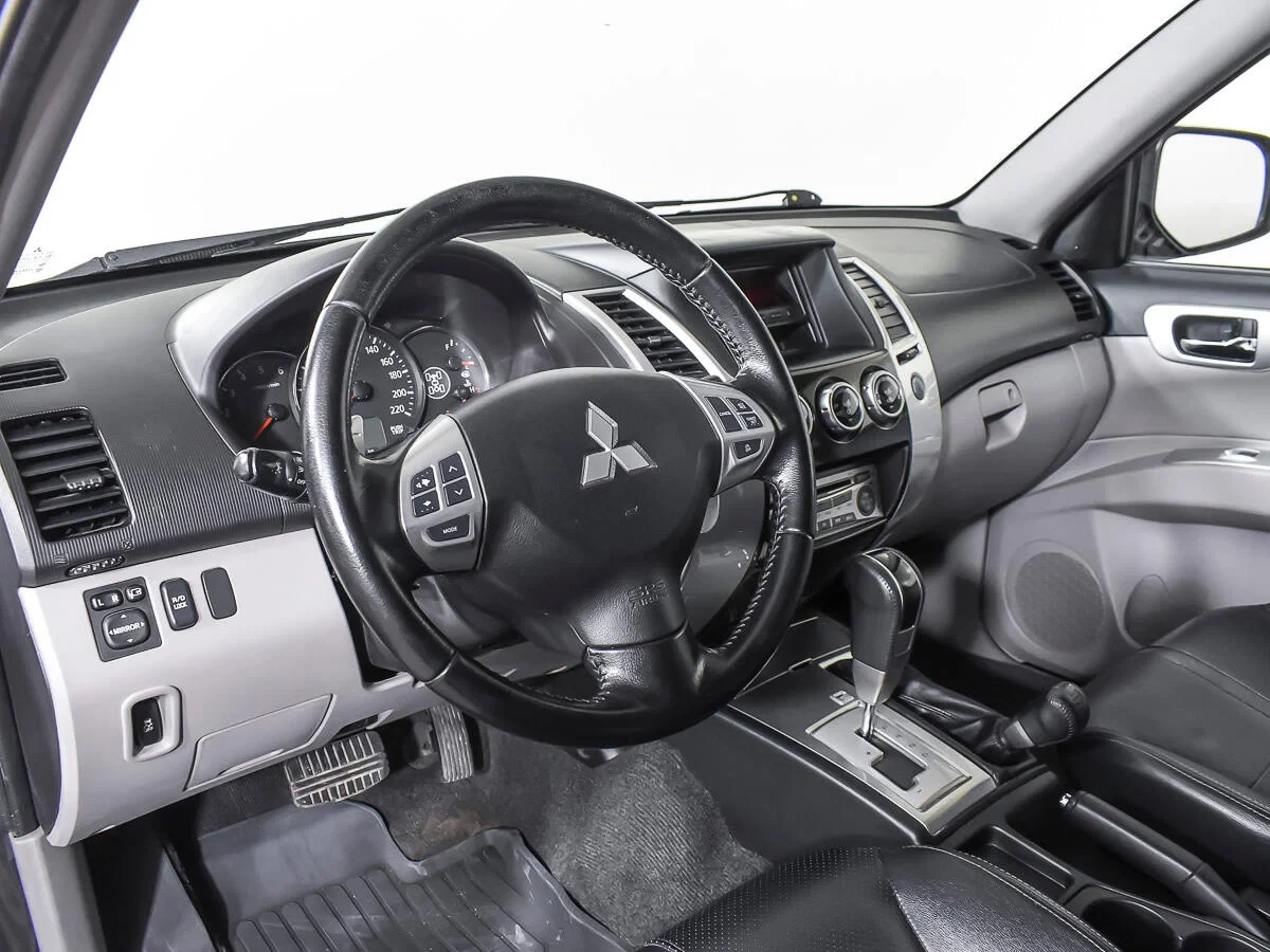 Mitsubishi Pajero Sport, Черный, 2013, Автоматическая, 178 л.с., цена от 1 201 900 руб.