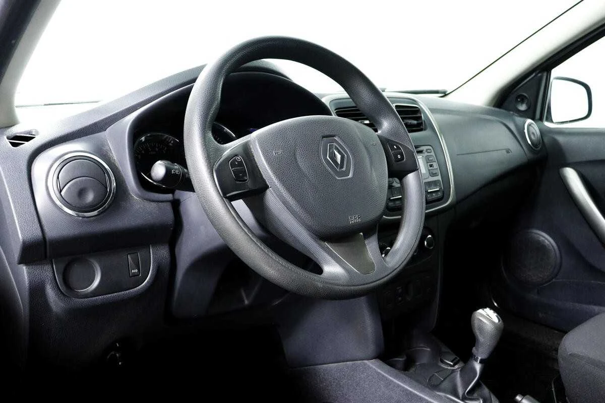 RENAULT SANDERO, Серебряный, 2016, Робот, 82 л.с., цена от 628 000 руб.