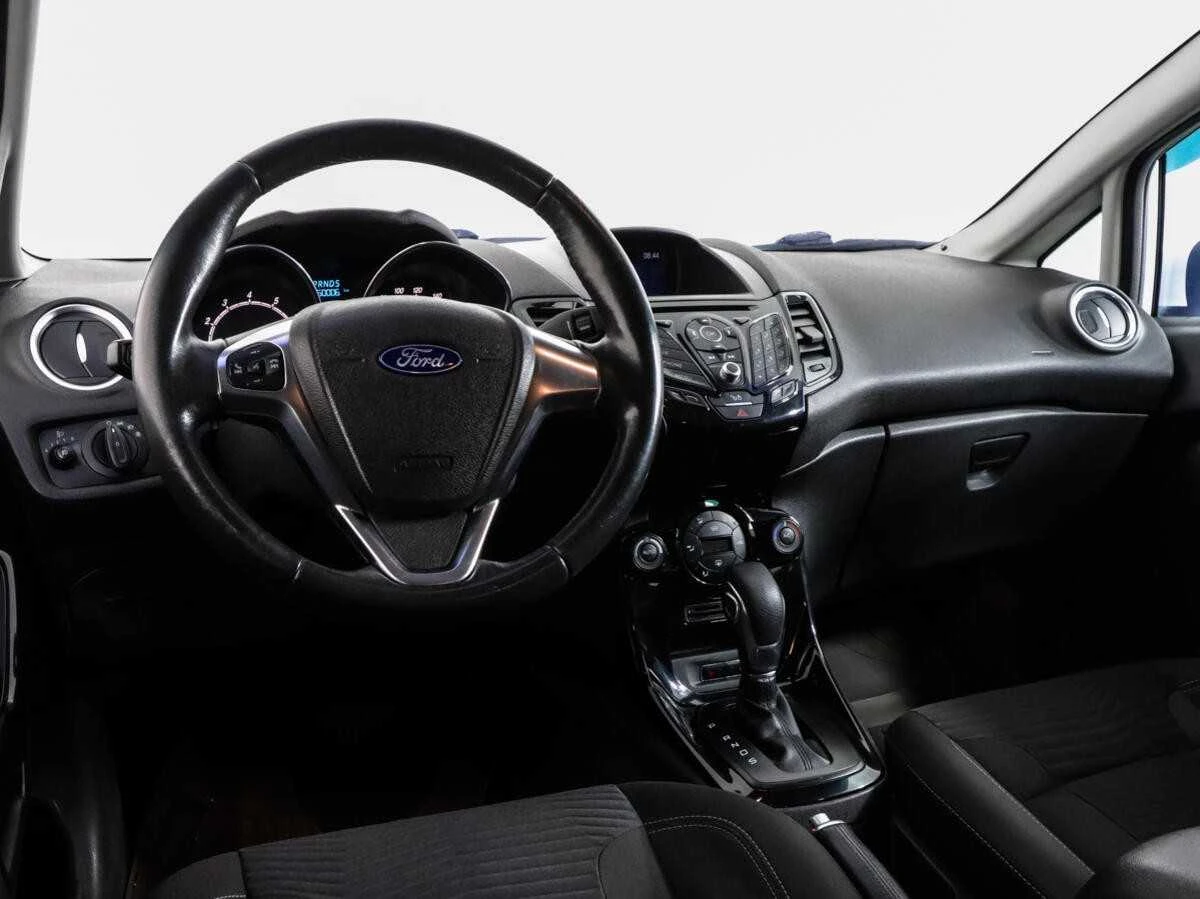 FORD FIESTA, Белый, 2015, Робот, 120 л.с., цена от 528 000 руб.