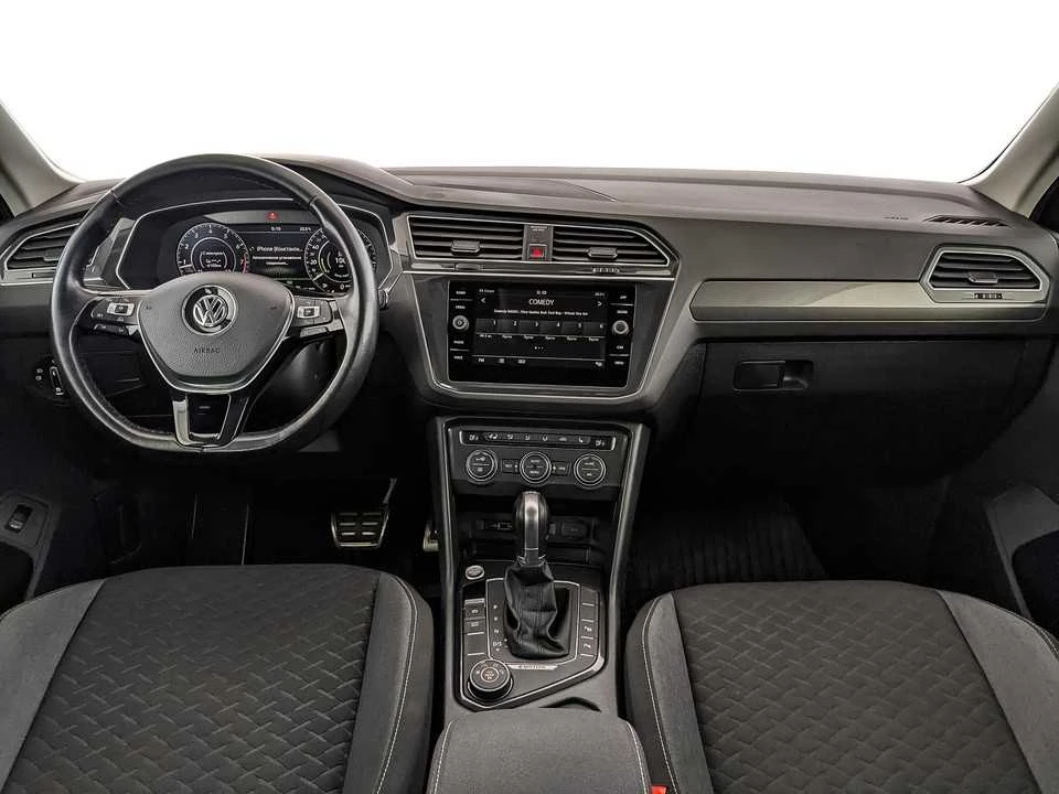 VOLKSWAGEN TIGUAN, Черный, 2018, Робот, 180 л.с., цена от 1 648 000 руб.