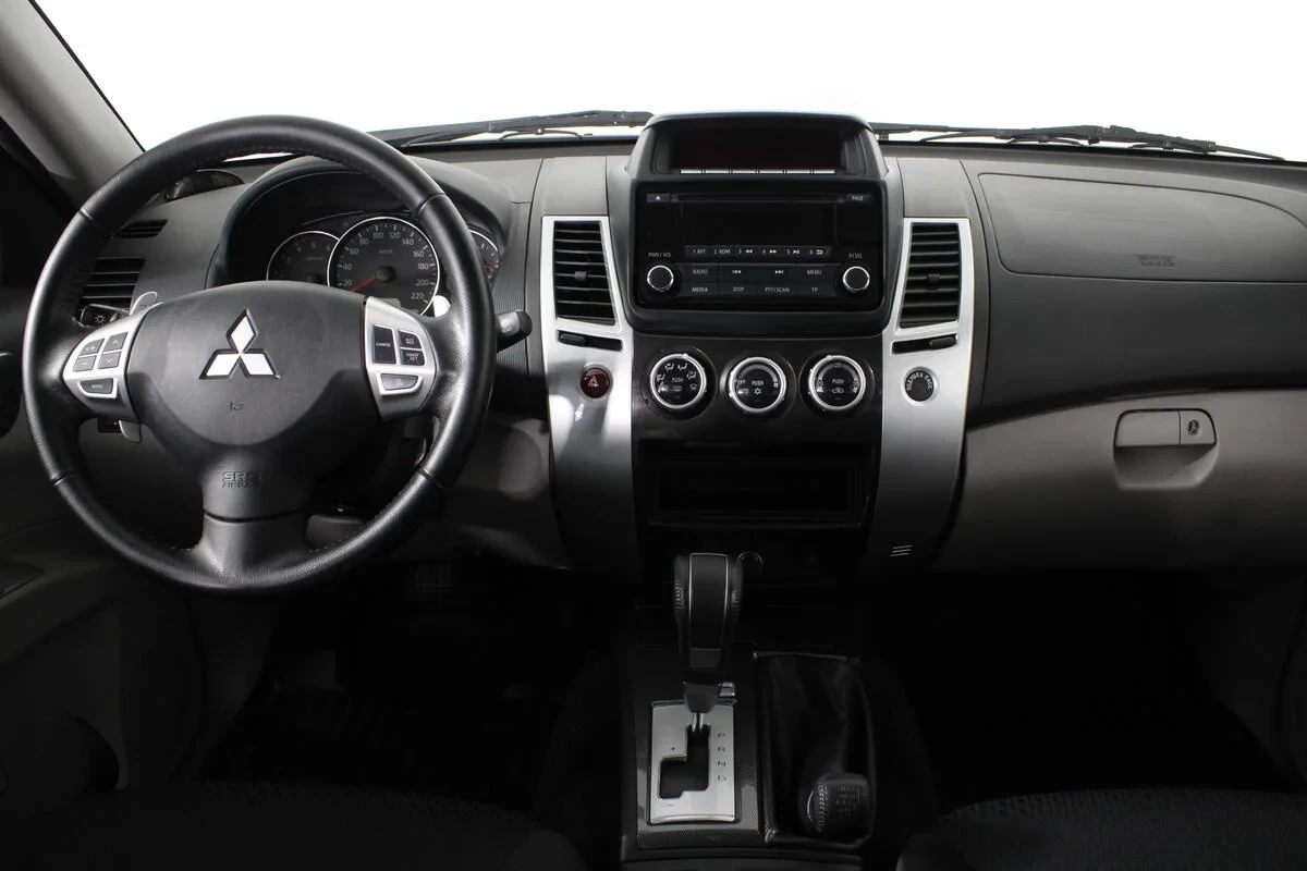 Mitsubishi Pajero Sport, Белый, 2014, Автоматическая, 178 л.с., цена от 1 469 000 руб.