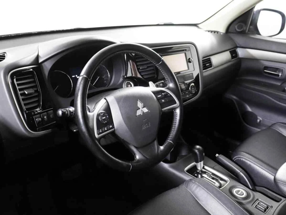 Mitsubishi Outlander, Черный, 2015, Вариатор, 146 л.с., цена от 1 325 000 руб.