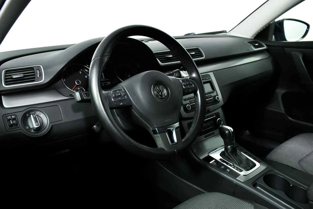 Volkswagen Passat, Черный, 2011, Робот, 152 л.с., цена от 450 000 руб.