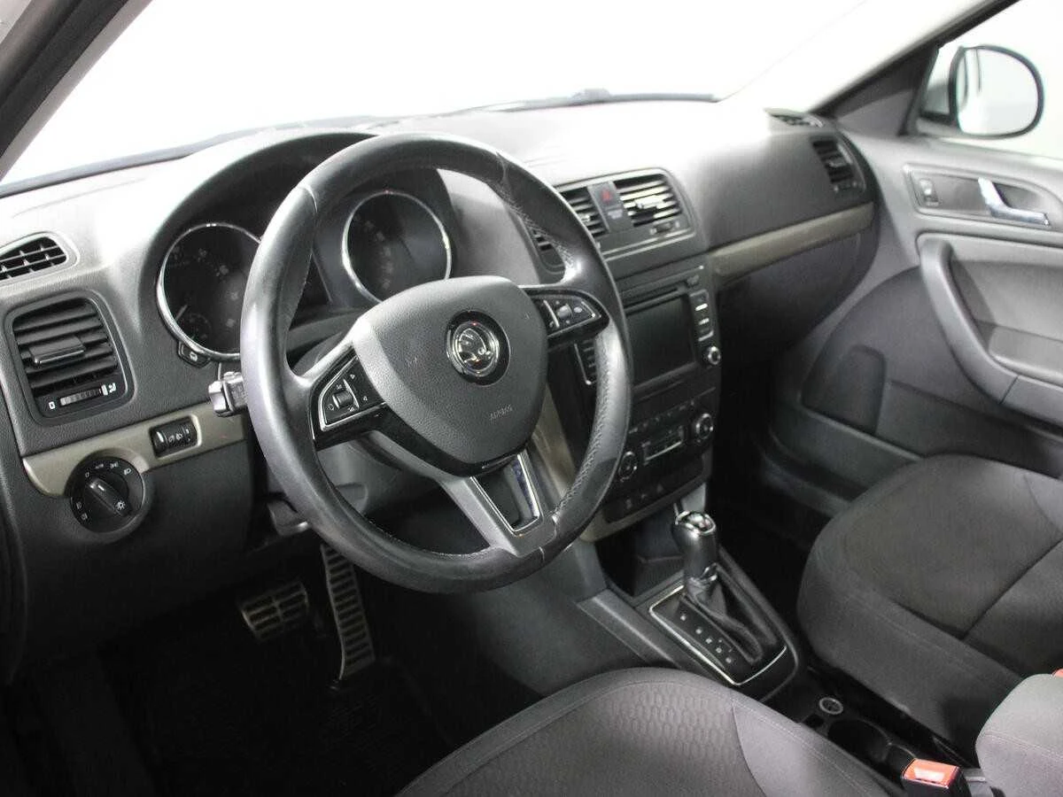 SKODA YETI, Белый, 2014, Робот, 152 л.с., цена от 899 200 руб.