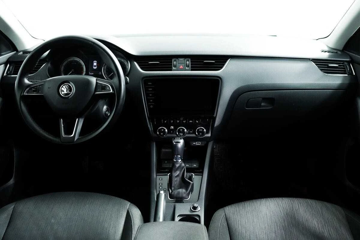 SKODA OCTAVIA, Бежевый, 2018, Робот, 180 л.с., цена от 1 400 000 руб.