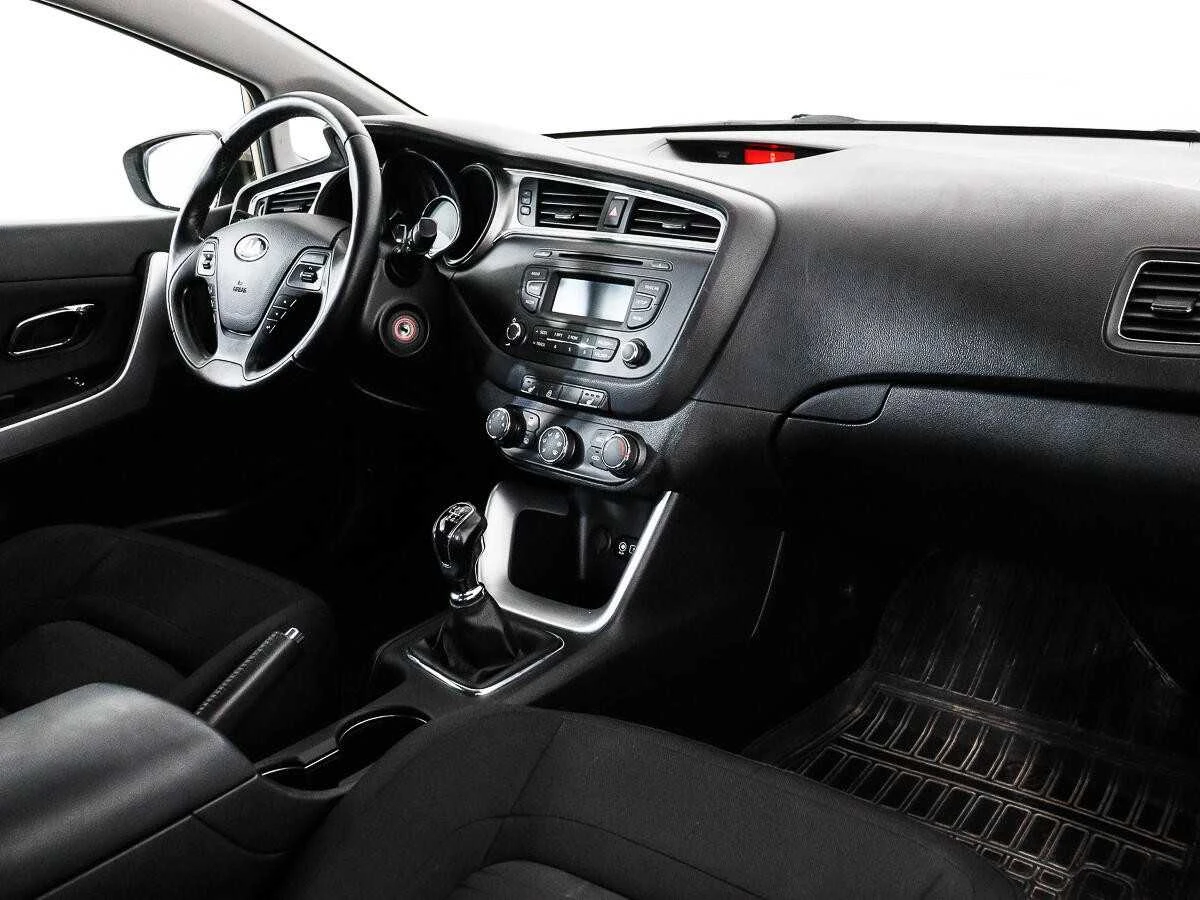 KIA CEED, Желтый, 2015, Механическая, 130 л.с., цена от 648 000 руб.
