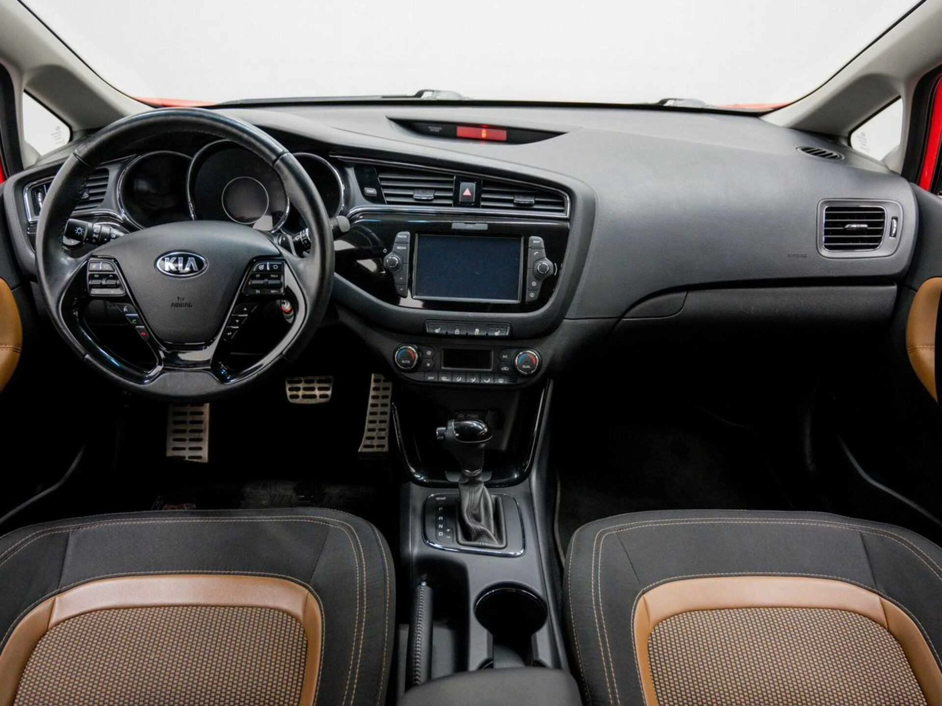 KIA CEED, Красный, 2018, Автоматическая, 130 л.с., цена от 1 064 000 руб.