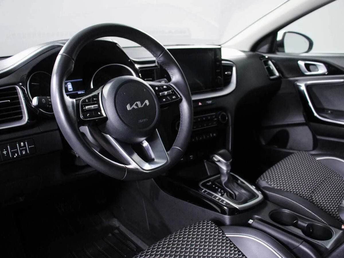 KIA CEED, Белый, 2022, Автоматическая, 128 л.с., цена от 1 680 000 руб.