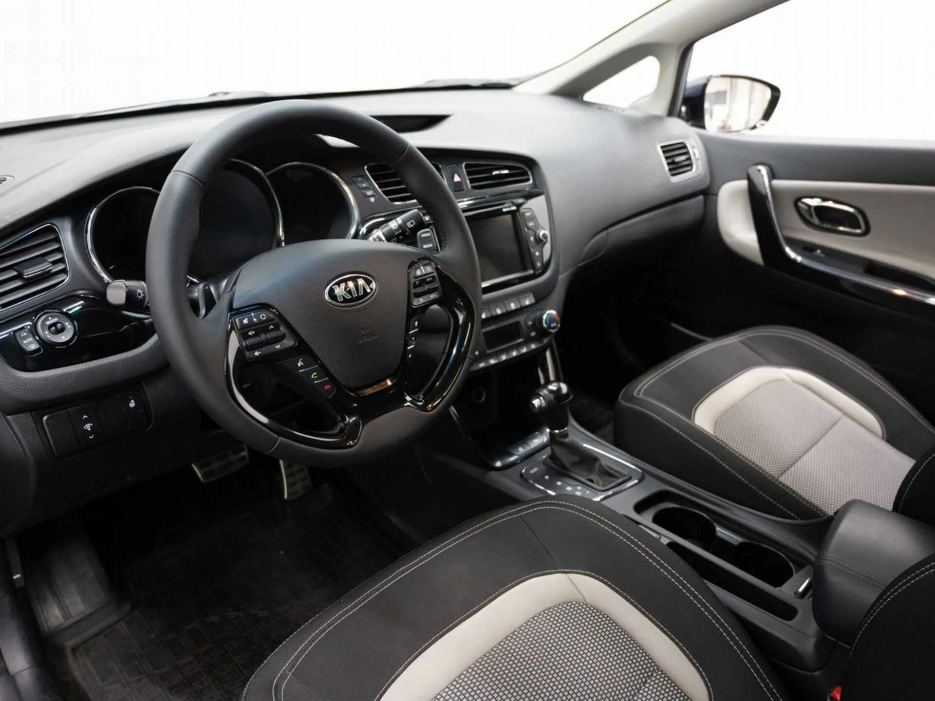 KIA CEED, Голубой, 2012, Автоматическая, 129 л.с., цена от 800 000 руб.