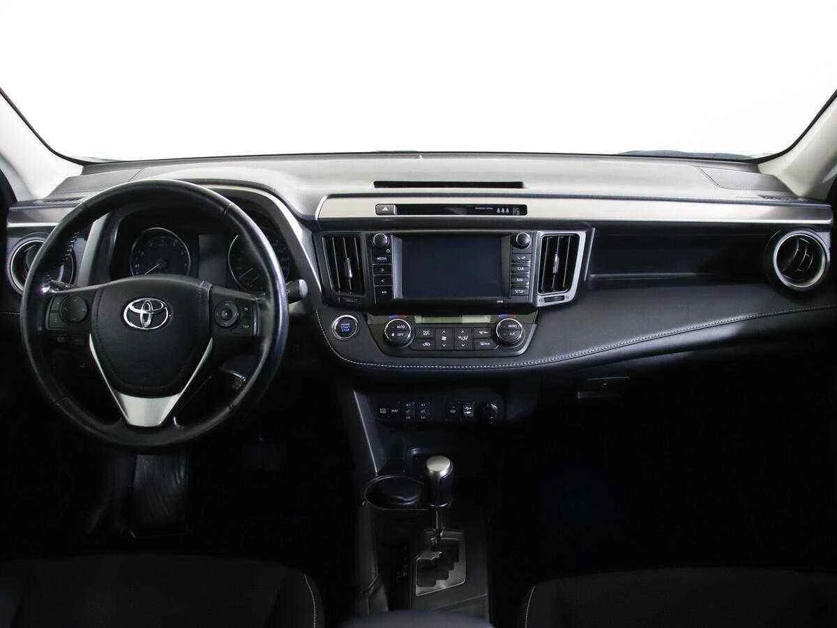 Toyota RAV 4, Белый, 2018, Вариатор, 146 л.с., цена от 1 674 000 руб.
