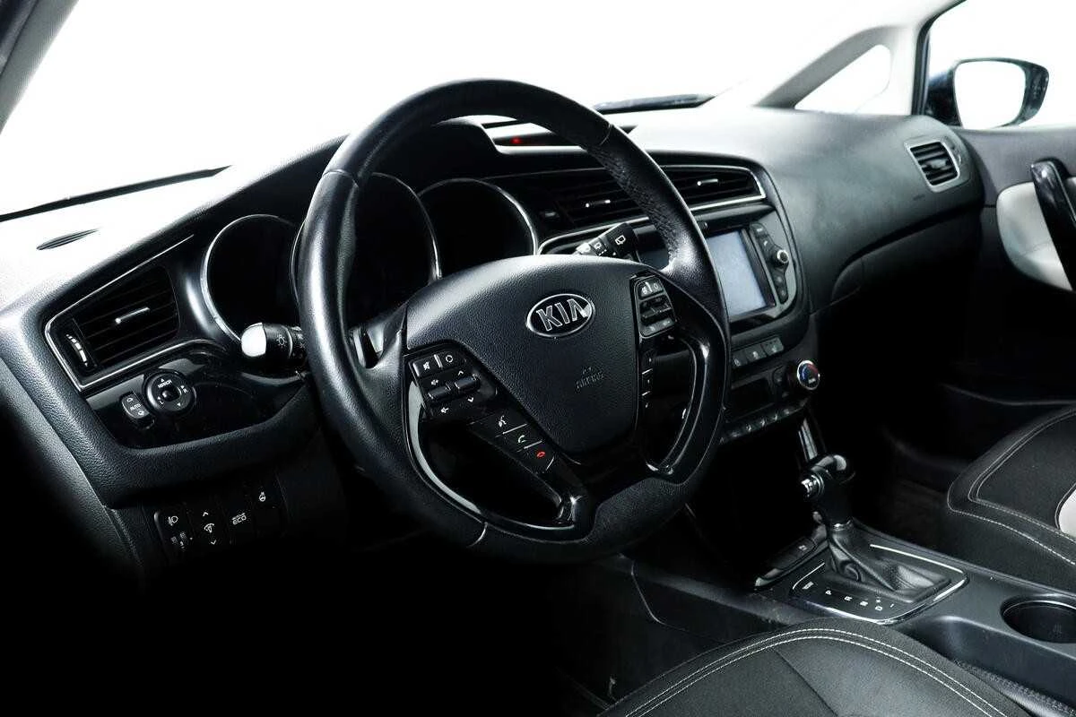 KIA CEED, Синий, 2017, Робот, 135 л.с., цена от 912 000 руб.