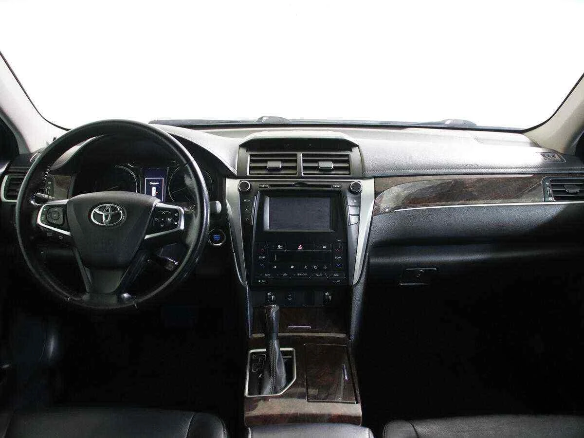 Toyota Camry, Белый, 2018, Автоматическая, 150 л.с., цена от 1 517 000 руб.