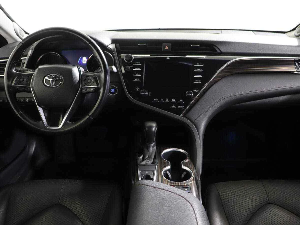 Toyota Camry, Белый, 2017, Автоматическая, 150 л.с., цена от 1 715 000 руб.