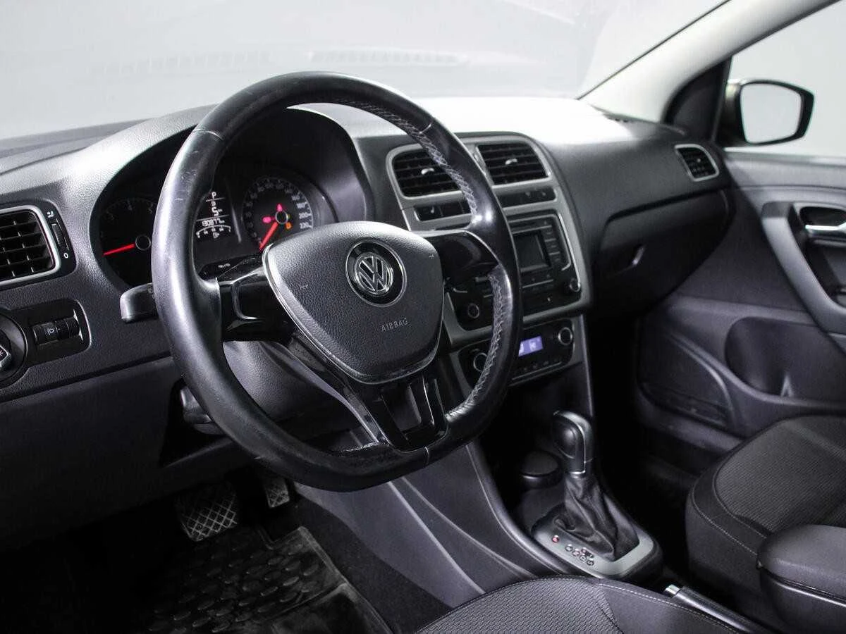 VOLKSWAGEN POLO, Бежевый, 2017, Автоматическая, 110 л.с., цена от 760 000 руб.