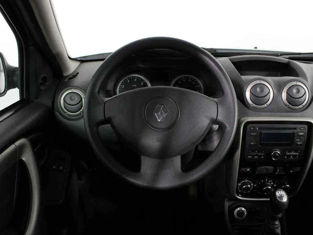 Renault Duster, Серебряный, 2015, Механическая, 90 л.с., цена от 695 000 руб.