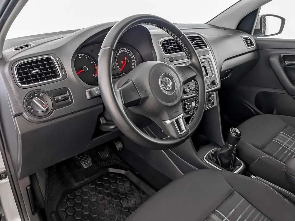VOLKSWAGEN POLO, Серебряный, 2015, Механическая, 105 л.с., цена от 716 800 руб.