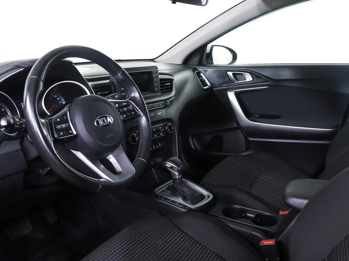 KIA CEED, Белый, 2018, Автоматическая, 128 л.с., цена от 928 000 руб.