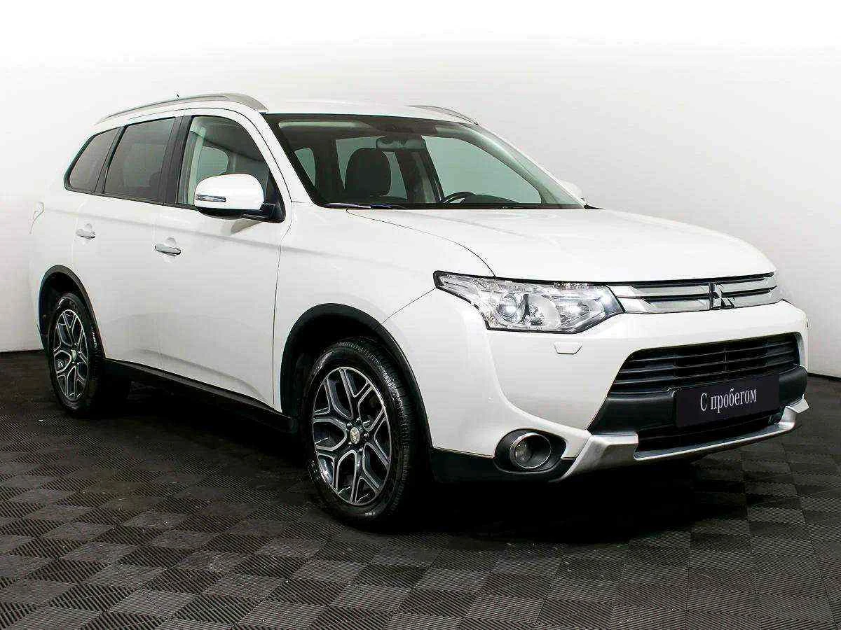 Mitsubishi Outlander, Белый, 2014, Вариатор, 167 л.с., цена от 945 000 руб.