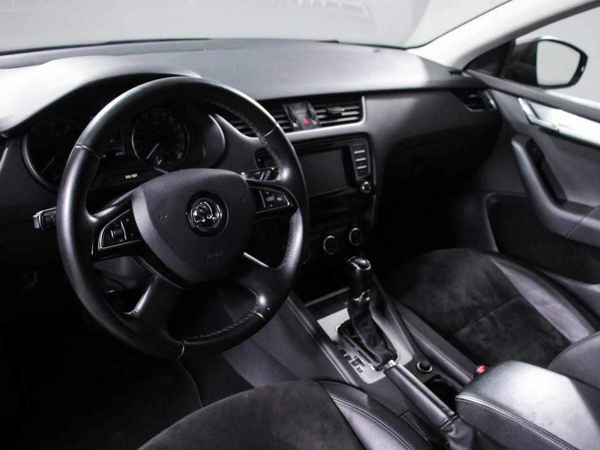 SKODA OCTAVIA, Коричневый, 2015, Робот, 180 л.с., цена от 1 209 600 руб.