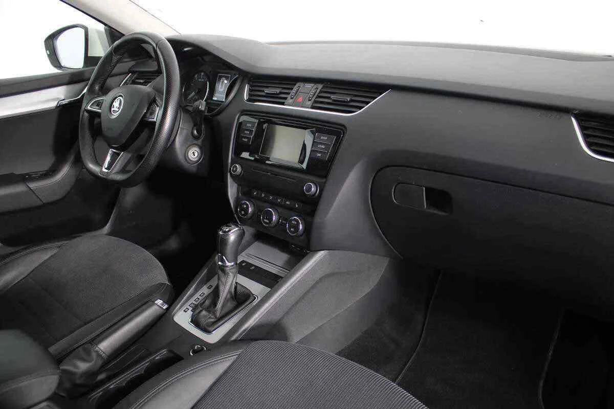 Skoda Octavia, Белый, 2016, Робот, 180 л.с., цена от 1 038 000 руб.