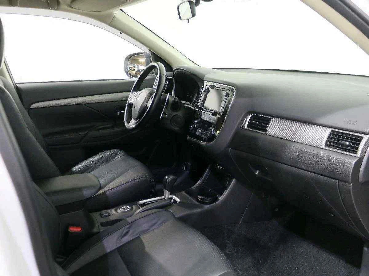 Mitsubishi Outlander, Белый, 2014, Автоматическая, 230 л.с., цена от 1 455 000 руб.