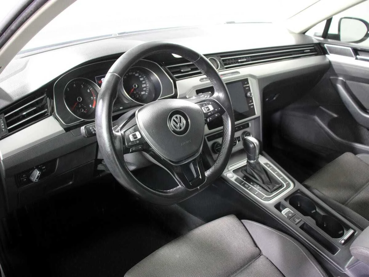 VOLKSWAGEN PASSAT, Белый, 2018, Робот, 150 л.с., цена от 1 152 000 руб.