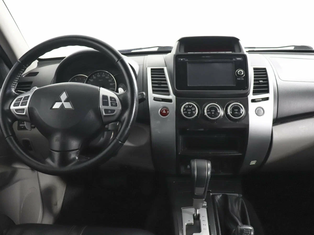 Mitsubishi Pajero Sport, Серебряный, 2014, Автоматическая, 178 л.с., цена от 1 489 000 руб.