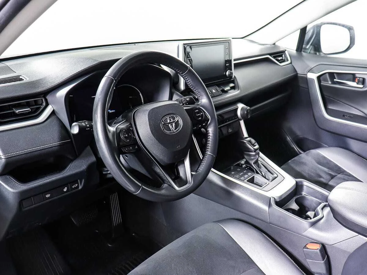 TOYOTA RAV4, Белый, 2021, Вариатор, 149 л.с., цена от 2 368 000 руб.