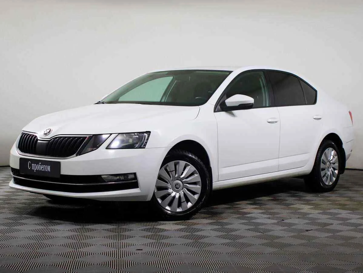 Skoda Octavia, Белый, 2018, Робот, 150 л.с., цена от 1 075 000 руб.