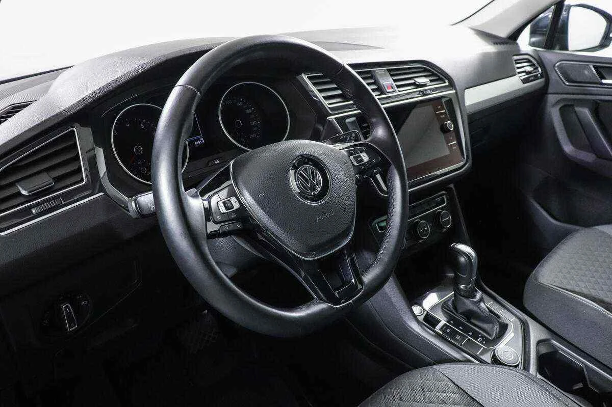 Volkswagen Tiguan, Черный, 2018, Робот, 150 л.с., цена от 1 461 000 руб.