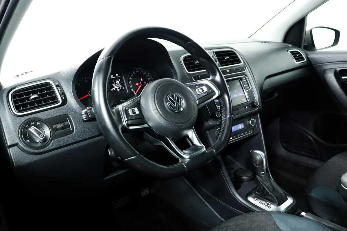 VOLKSWAGEN POLO, Бежевый, 2019, Автоматическая, 110 л.с., цена от 883 200 руб.