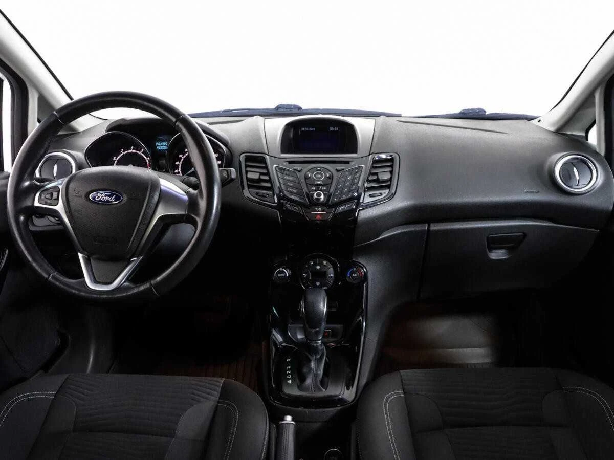 FORD FIESTA, Белый, 2015, Робот, 120 л.с., цена от 528 000 руб.