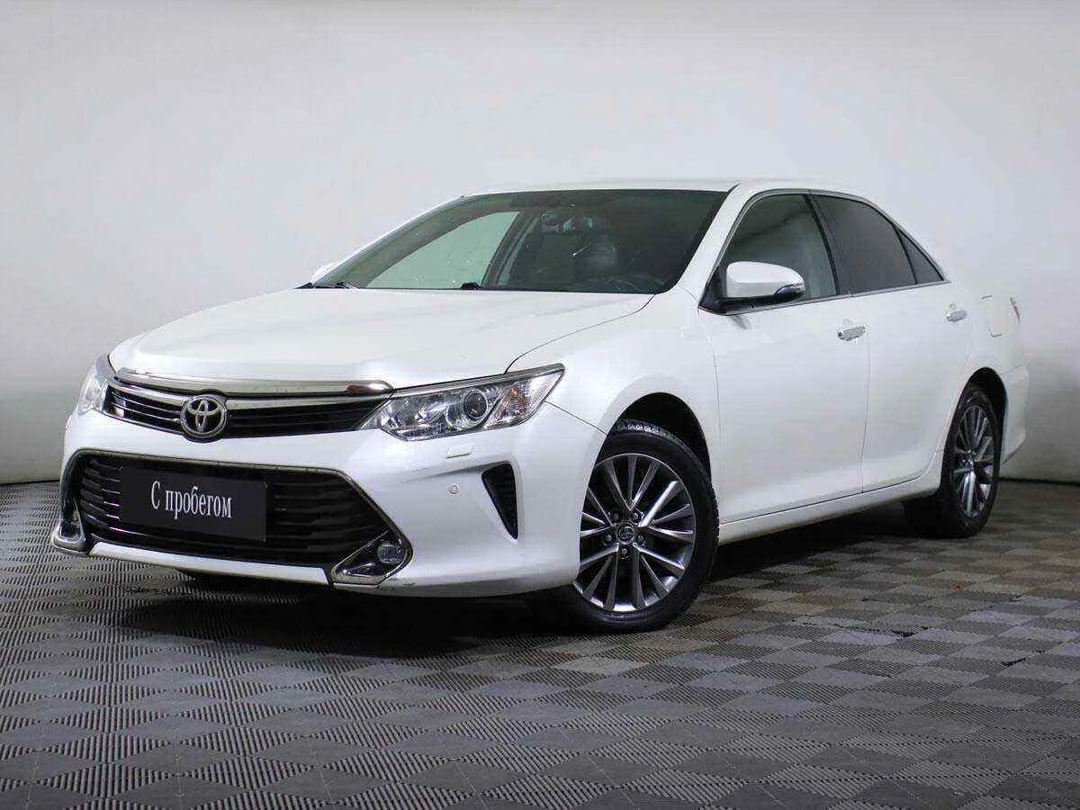 Toyota Camry, Белый, 2018, Автоматическая, 150 л.с., цена от 1 517 000 руб.