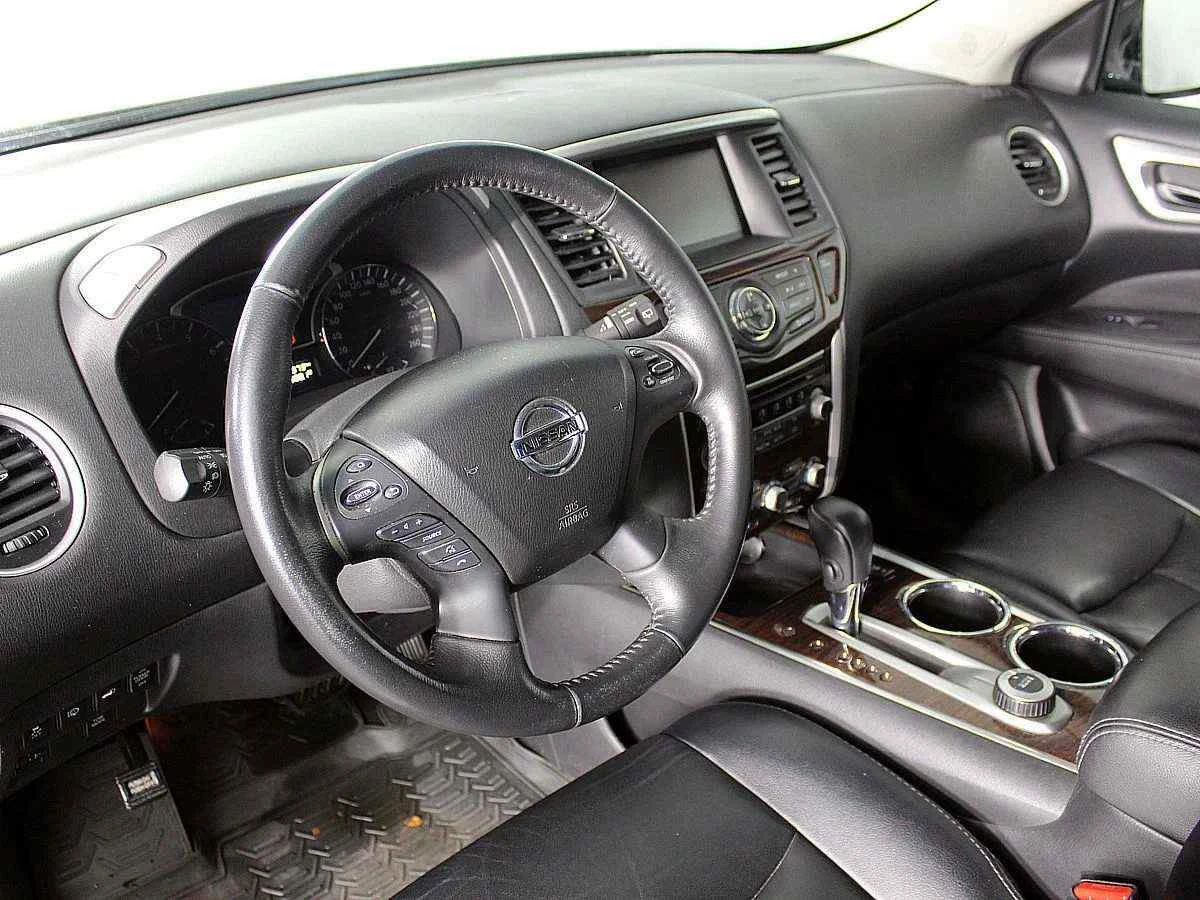 Nissan Pathfinder, Серебряный, 2014, Вариатор, 249 л.с., цена от 1 363 000 руб.