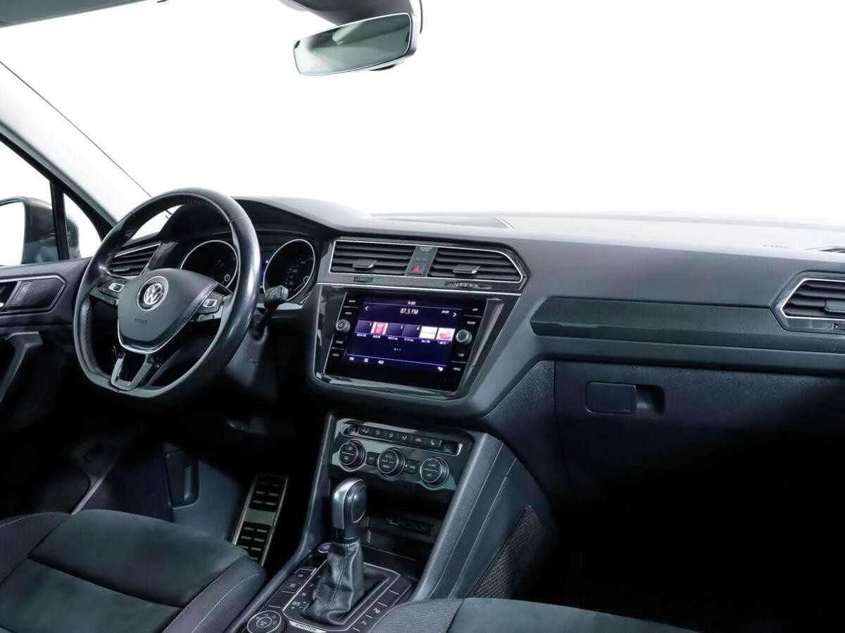 VOLKSWAGEN TIGUAN, Коричневый, 2020, Робот, 150 л.с., цена от 1 664 000 руб.