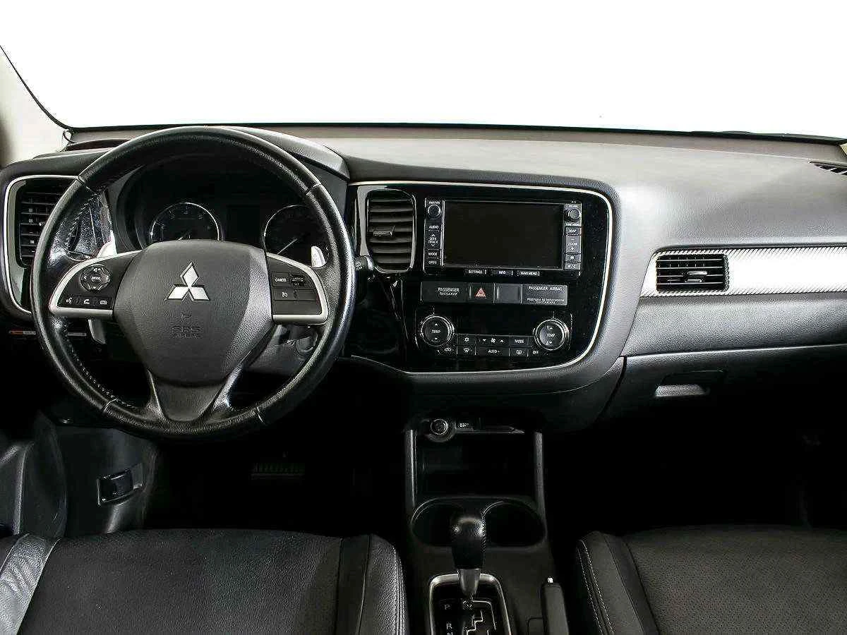 Mitsubishi Outlander, Белый, 2014, Вариатор, 167 л.с., цена от 945 000 руб.