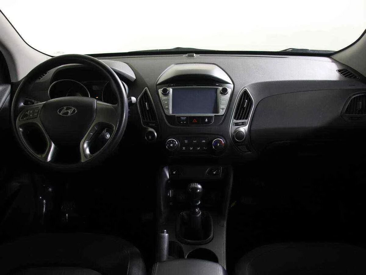 Hyundai ix35, Белый, 2015, Механическая, 150 л.с., цена от 799 000 руб.