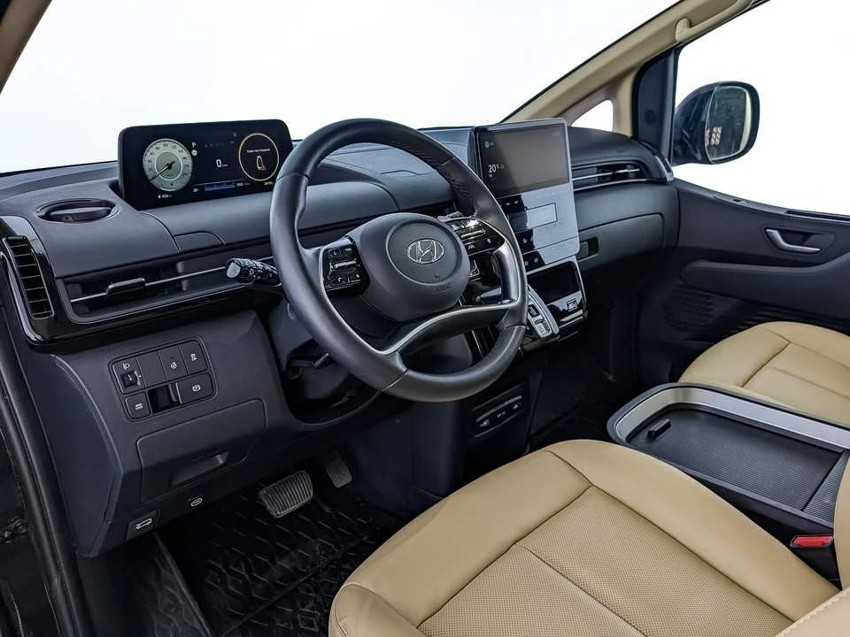 HYUNDAI STARIA, Черный, 2022, Автоматическая, 177 л.с., цена от 4 256 000 руб.