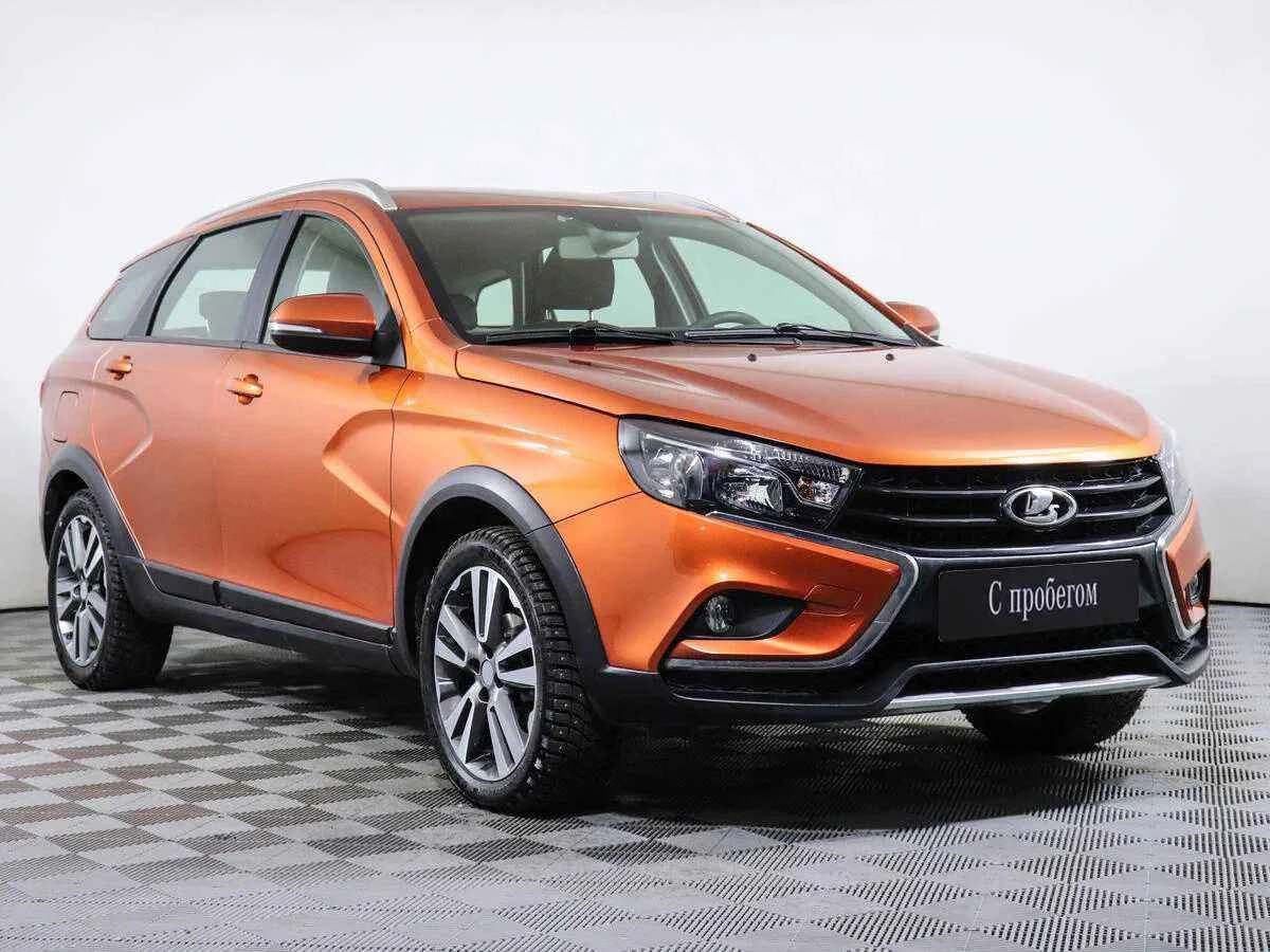 LADA Vesta SW Cross, Золотой, 2018, Механическая, 122 л.с., цена от 651 000 руб.