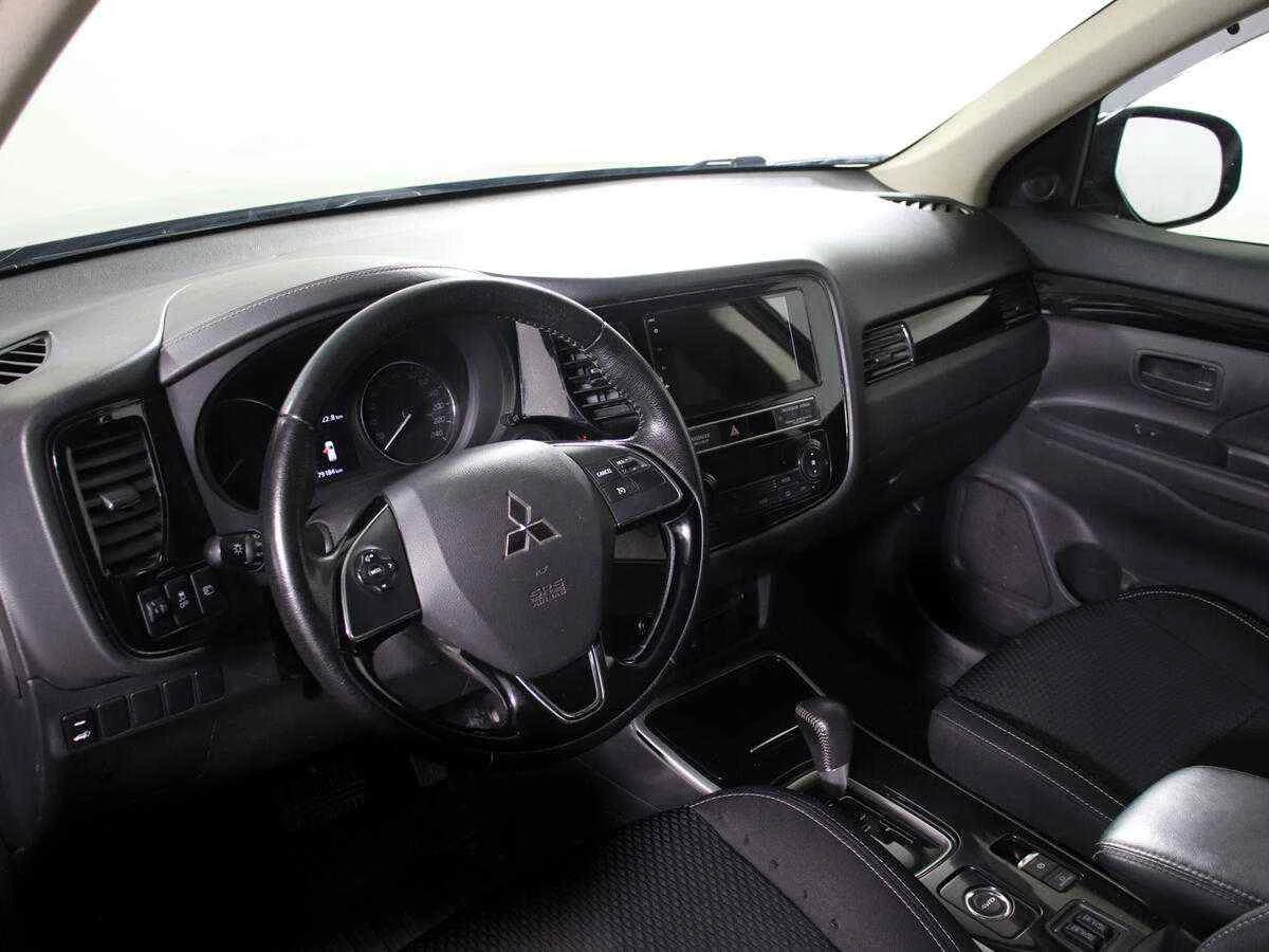 Mitsubishi Outlander, Зеленый, 2018, Автоматическая, 146 л.с., цена от 1 325 000 руб.