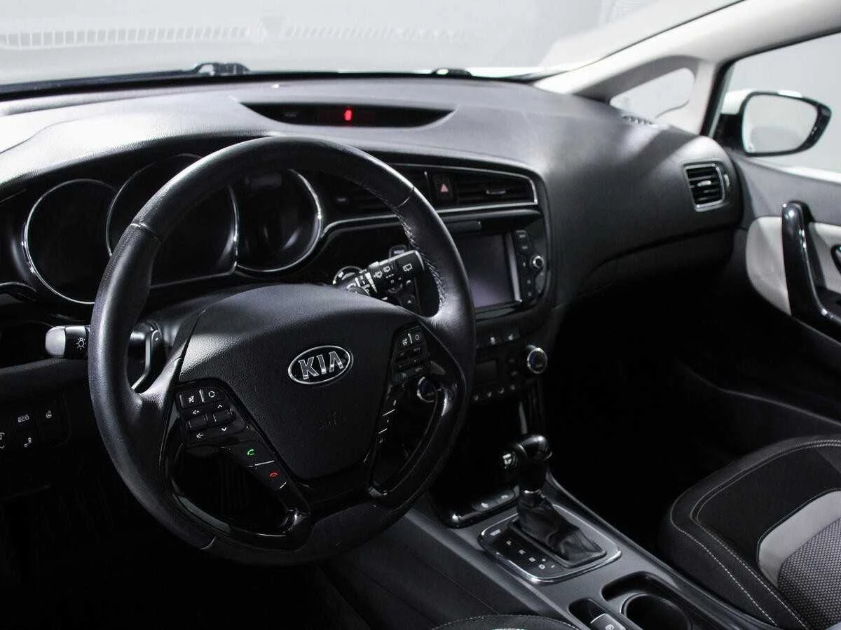 KIA CEED, Белый, 2015, Робот, 135 л.с., цена от 944 000 руб.
